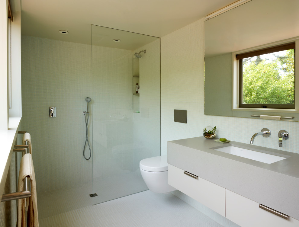 Inspiration for a mid-sized midcentury 3/4 bathroom in San Francisco with flat-panel cabinets, an open shower, a wall-mount toilet, ceramic floors, an open shower, beige cabinets, ceramic tile, an undermount sink and grey benchtops.