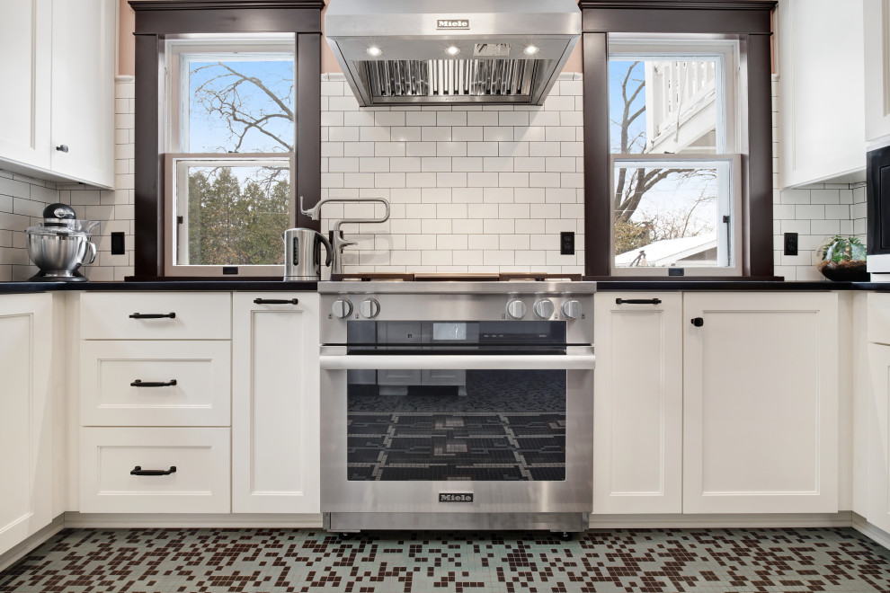 Design ideas for a medium sized traditional kitchen in Milwaukee.