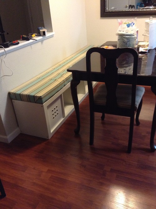 Need help banquette seating accent ,wall decor and light fixture