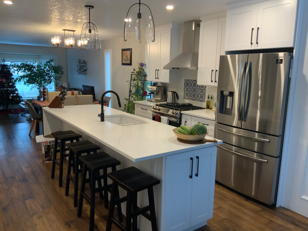 Inspiration for a mid-sized transitional kitchen remodel in Calgary