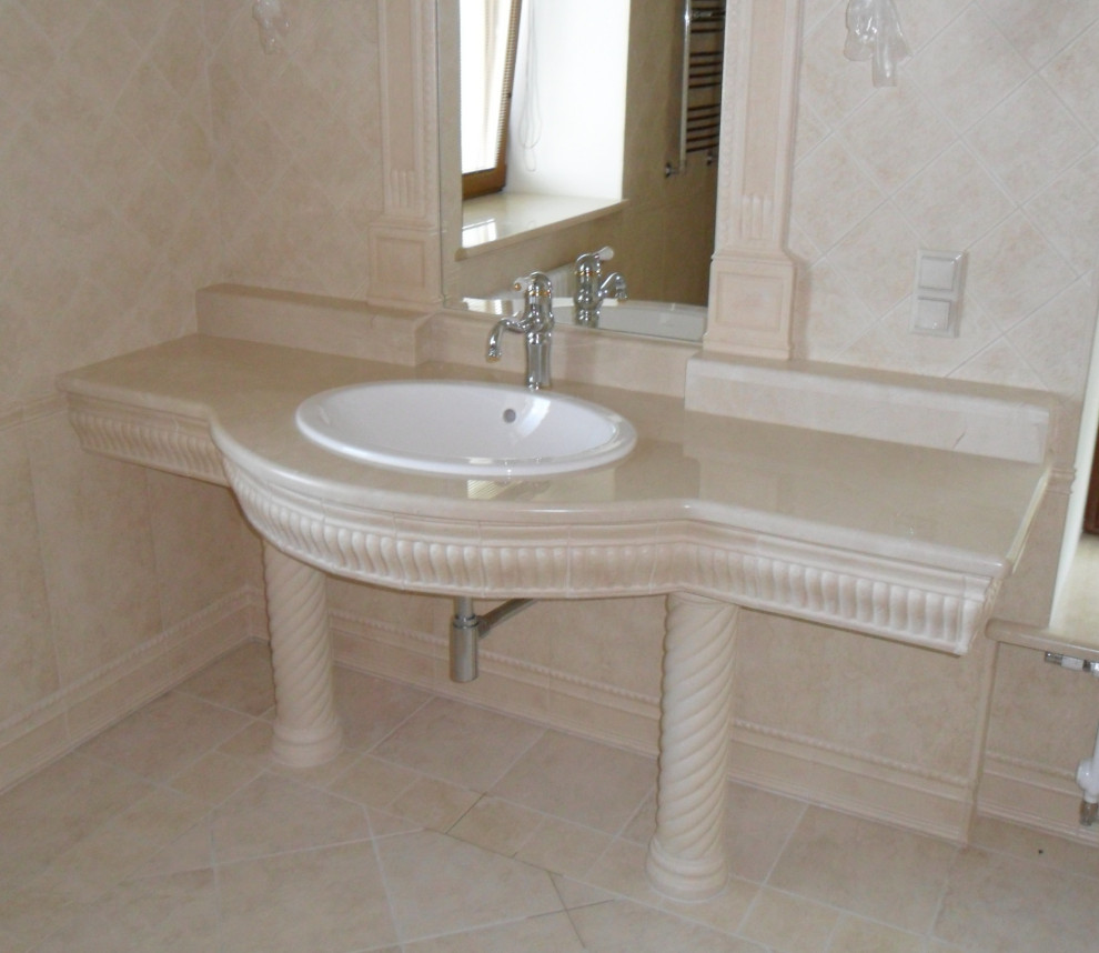 Лестница,подоконники, столешница из испанского мрамора Крема марфил.