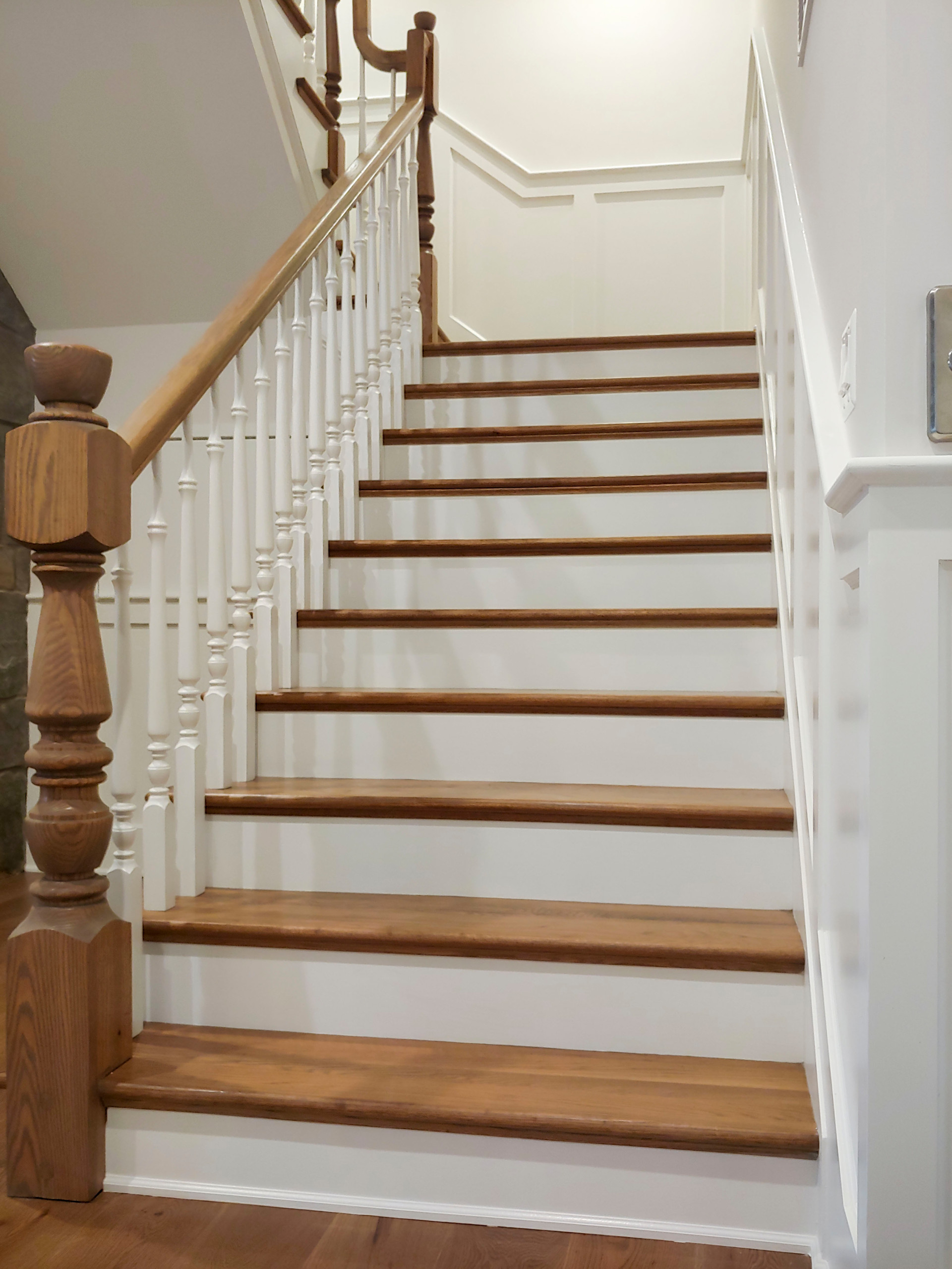 103_Classic Staircase with Stunning Handcrafted Oak Railing System, Aldie VA 201