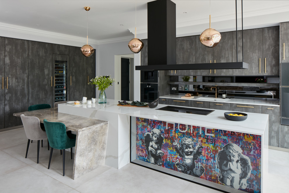 Moderne Küche mit Tapete in London