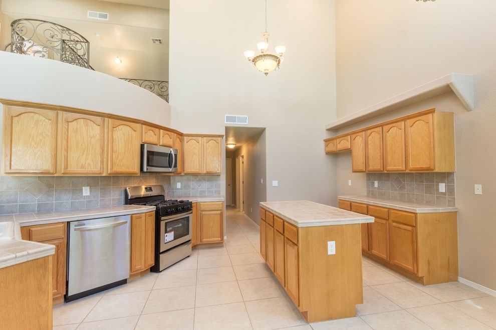 Inspiration for a transitional kitchen remodel in Austin