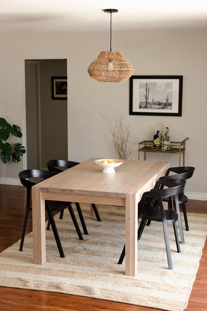 Immagine di una sala da pranzo aperta verso la cucina minimalista di medie dimensioni