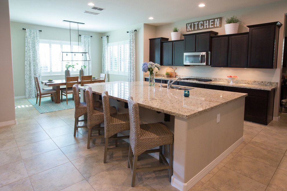 Kitchen - transitional kitchen idea in Phoenix