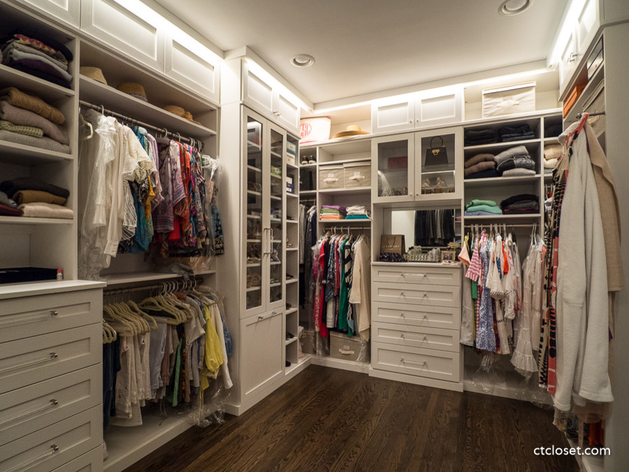 This is an example of a mid-sized transitional storage and wardrobe in New York.