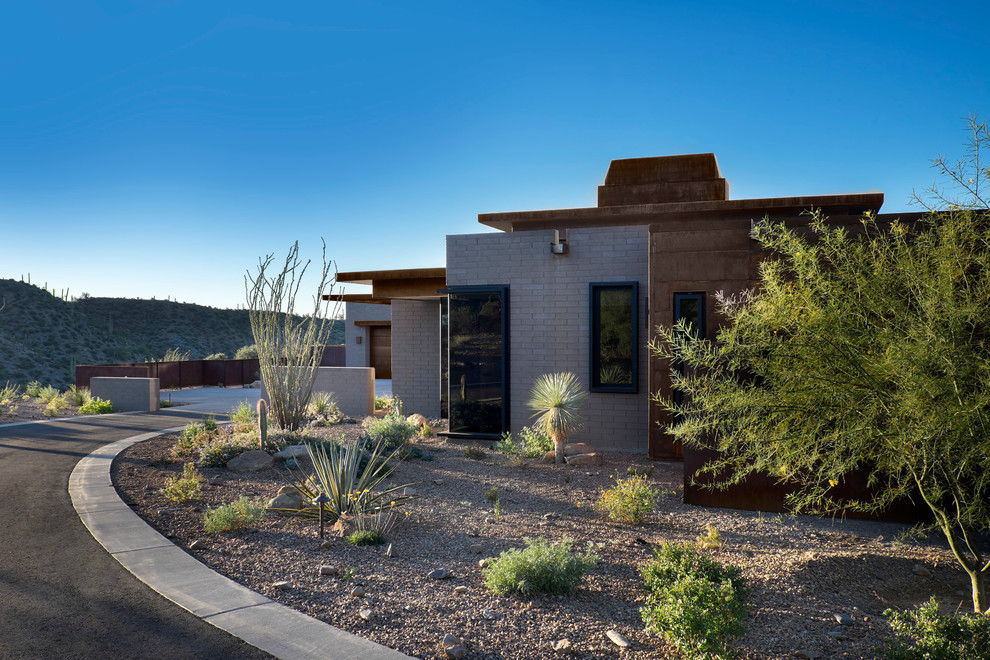 Design ideas for a contemporary exterior in Phoenix.