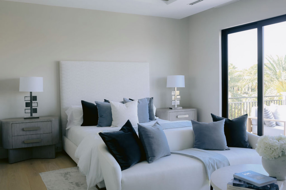 Bedroom - transitional bedroom idea