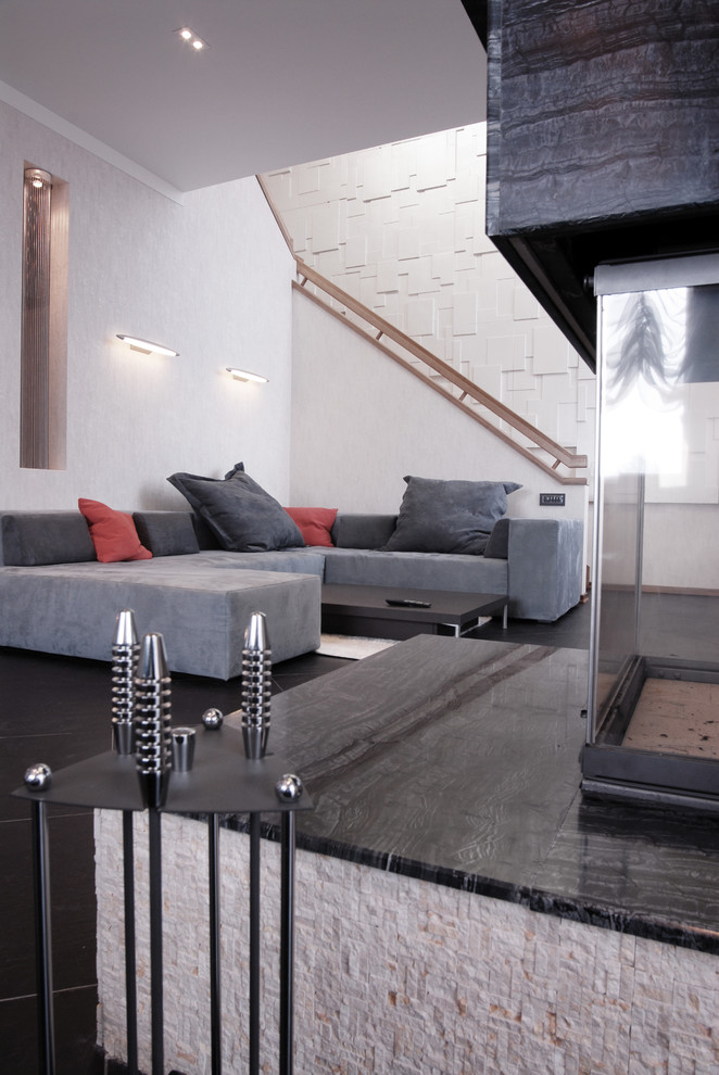 КАМЕРНАЯ ГОСТИНАЯ ВОКРУГ ЛЕСТНИЦЫ