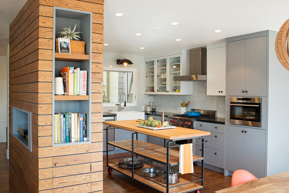 Design ideas for a mid-sized industrial u-shaped kitchen in San Francisco with grey cabinets.