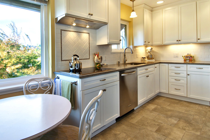 Transitional kitchen photo in Seattle