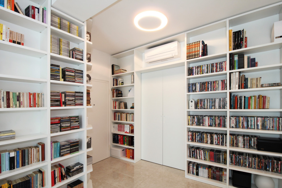 Idee per un soggiorno minimal con libreria e pavimento in gres porcellanato