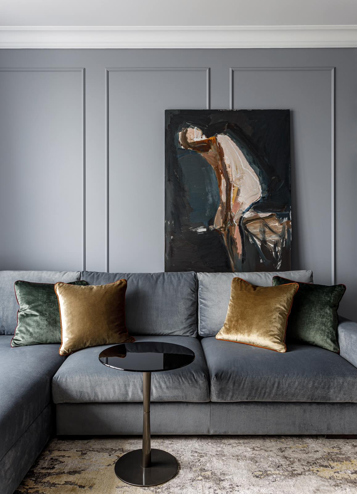 Монохромный серый в реализованном дизайн-проекте в Москве