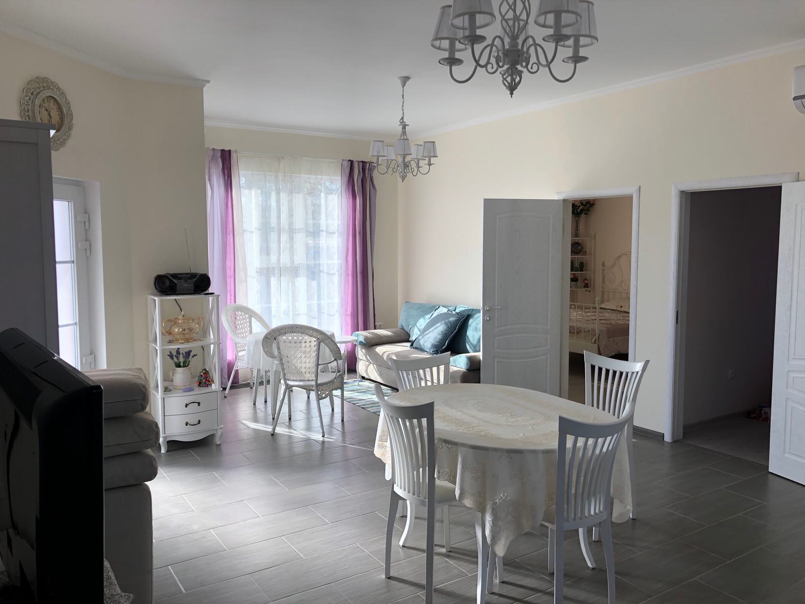 Уютный дом с двумя спальнями и террасой