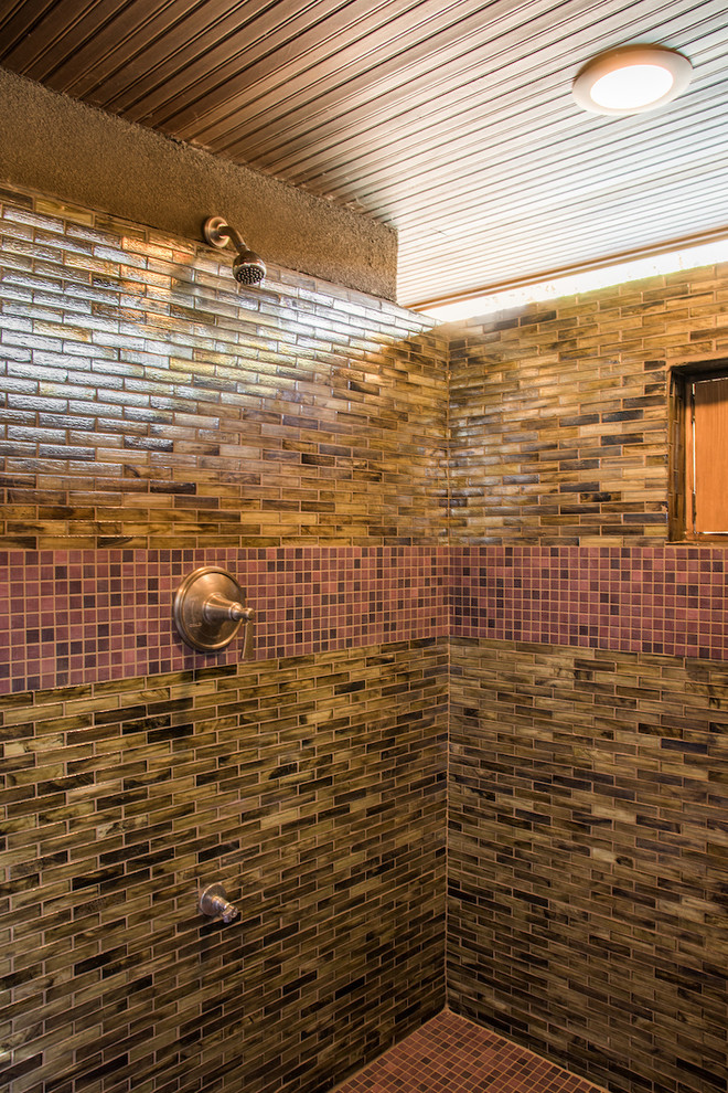 Example of a transitional home design design in Albuquerque