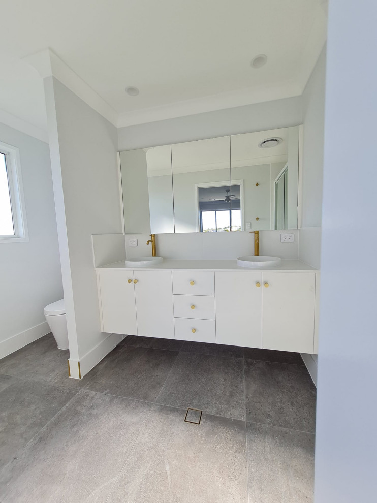 Inspiration for a beach style bathroom in Brisbane.