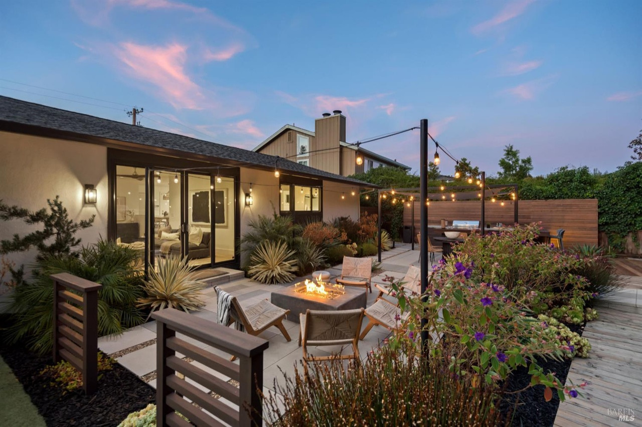 Contemporary Luxe Backyard