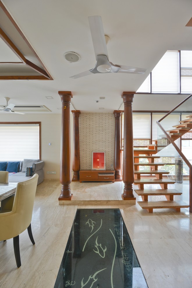 This is an example of a contemporary staircase in Delhi.