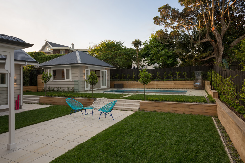 Design ideas for a contemporary patio in Auckland.