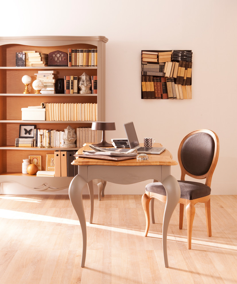 This is an example of a traditional home office in Milan.
