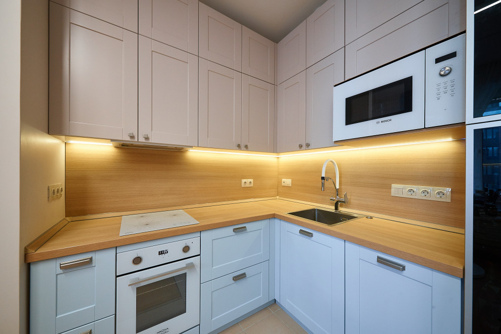 Кухня из эмали и шкаф для хранения