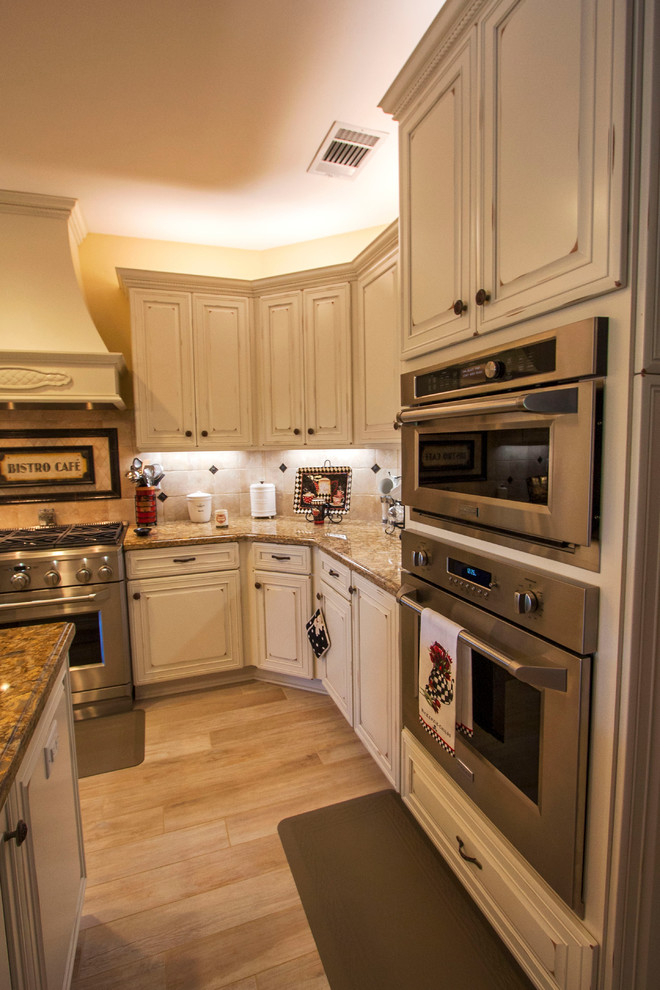 Example of a mountain style kitchen design in Sacramento