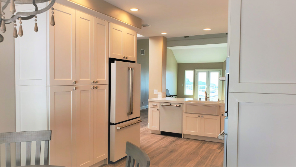 Transitional home design photo in Orange County
