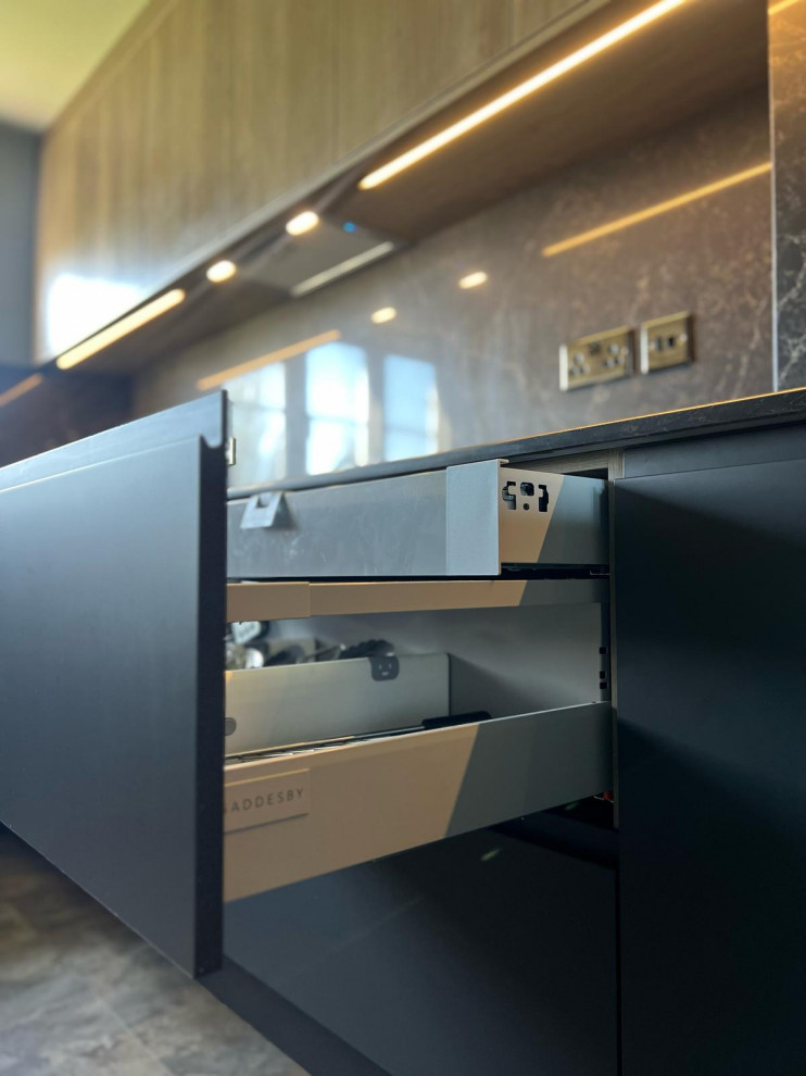 The Hinckley Kitchen - Volpi True Handleless - RRP £30,500 - Luxe Price £25,000