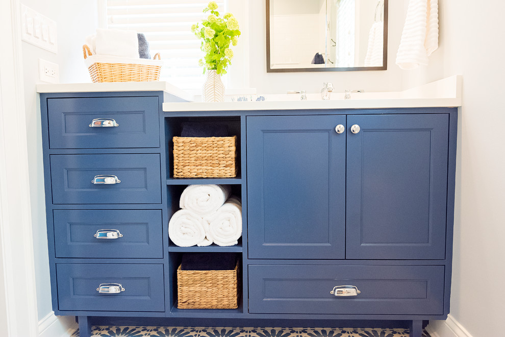 Home design - transitional home design idea in Chicago