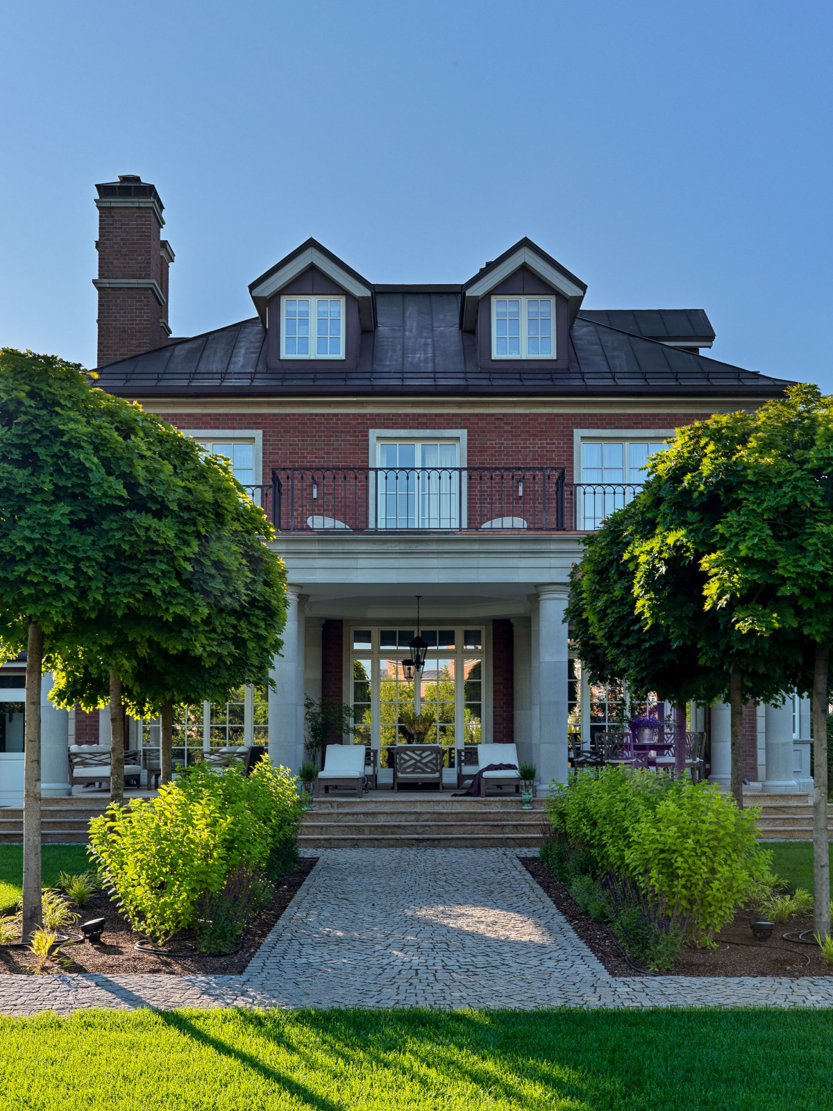 House that provide point of support