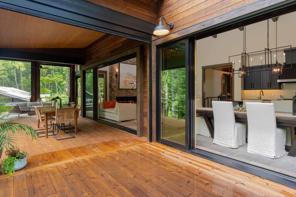 Mid-sized transitional home design photo