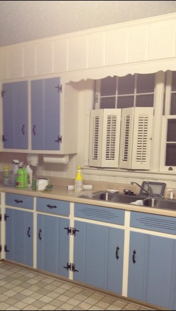 Dated kitchen before- begging for an update 