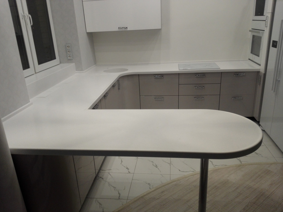 Столешница из искусственного камня белого цвета