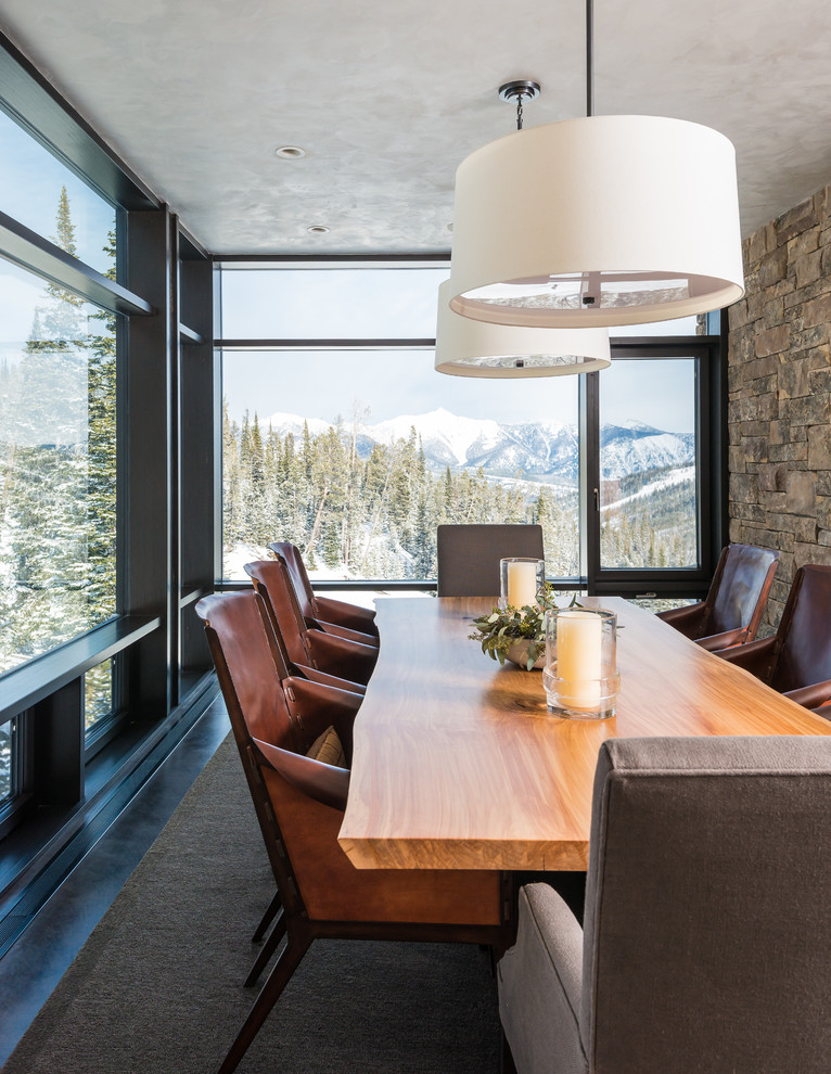 Dining room - rustic dining room idea