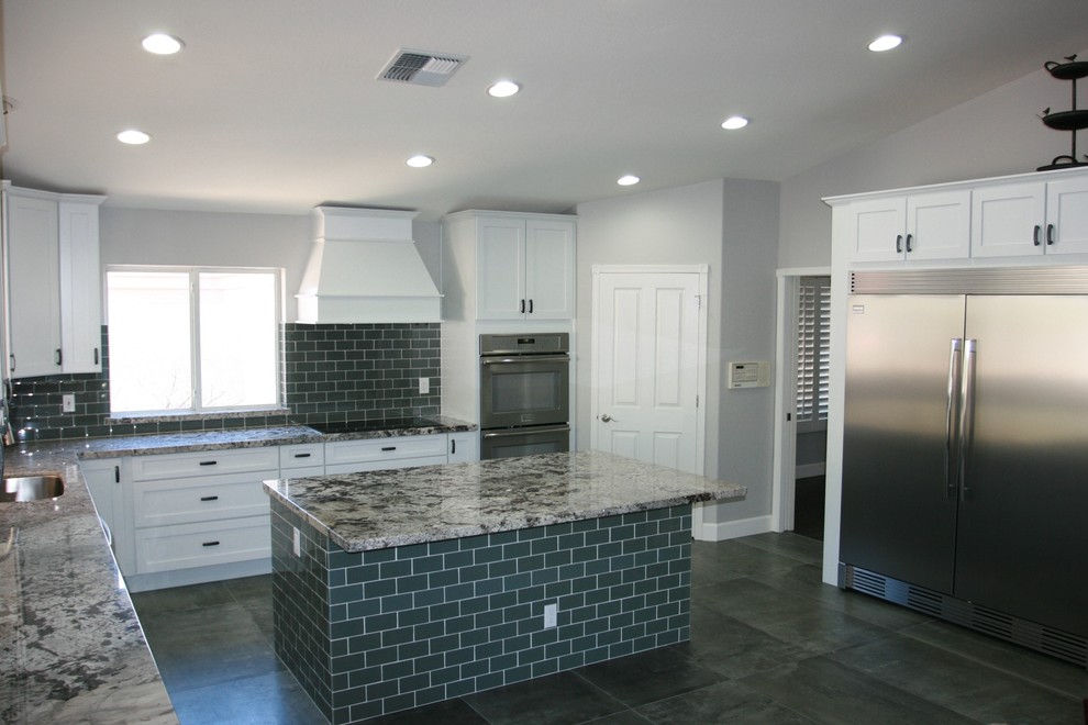 Transitional kitchen photo in Phoenix