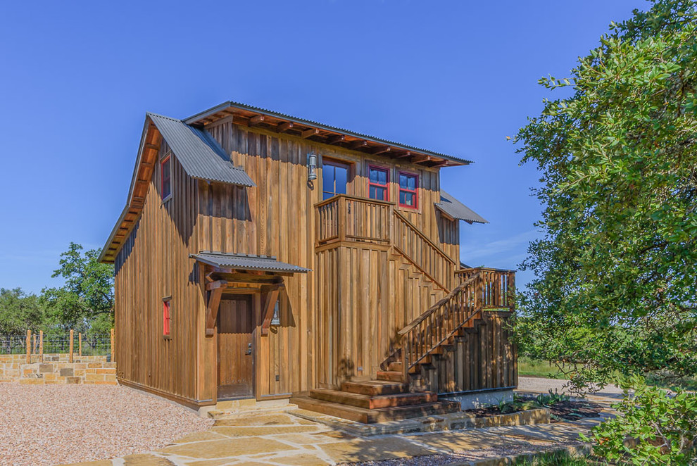 Example of a mountain style home design design in Austin
