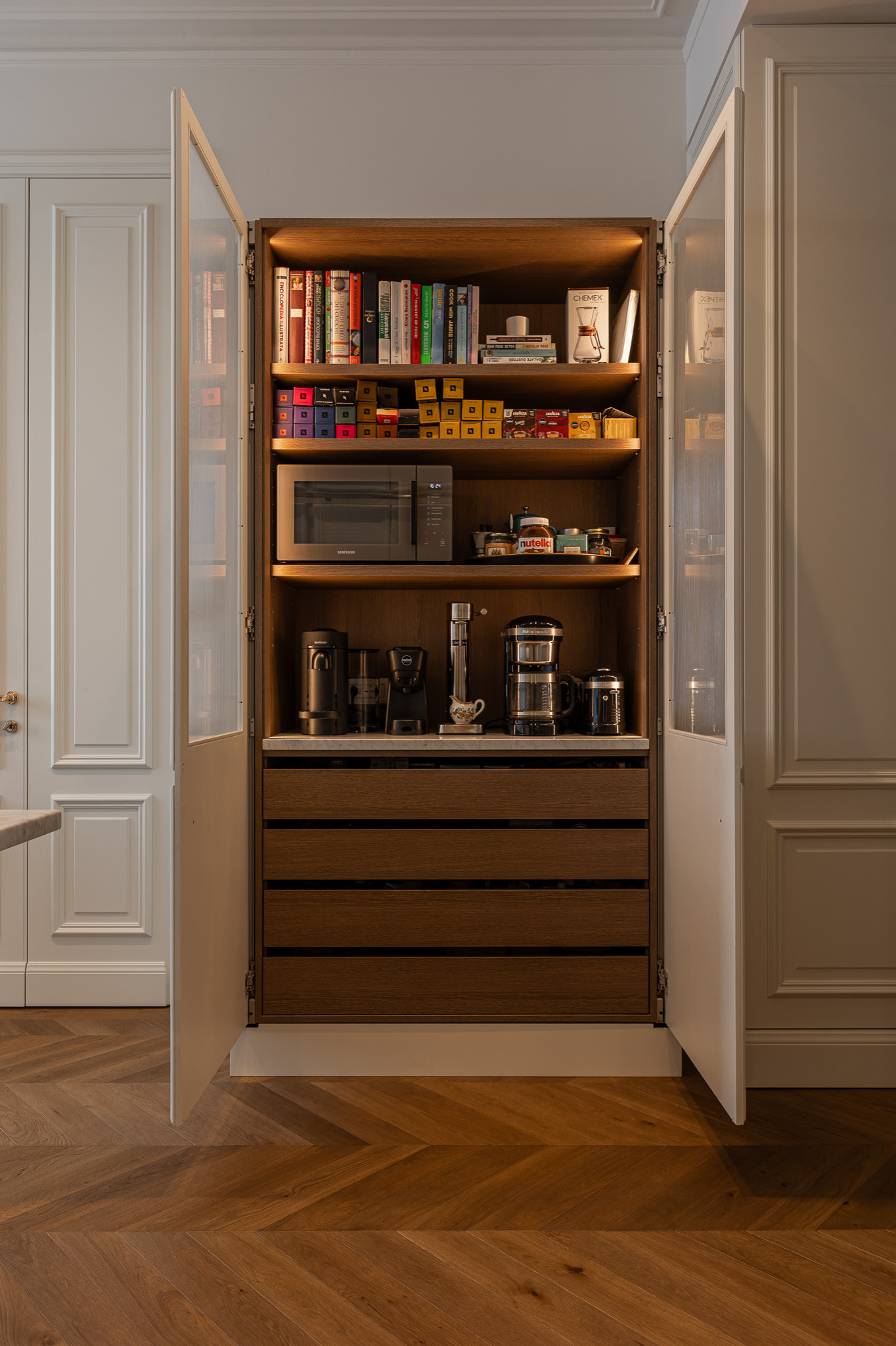 Cucina, dettaglio armadiatura