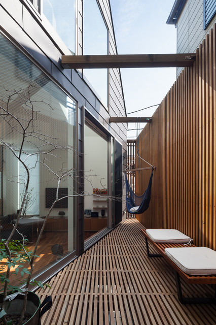 ろじのさき contemporaneo-terraza-y-balcon