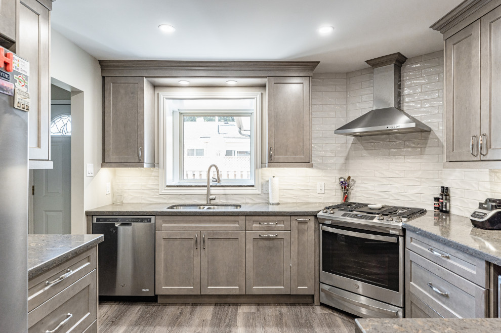 Kitchen - transitional kitchen idea