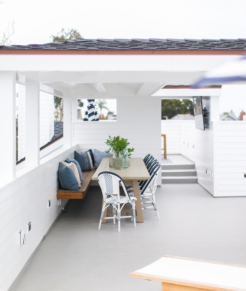 Design ideas for a beach style home design in Los Angeles.