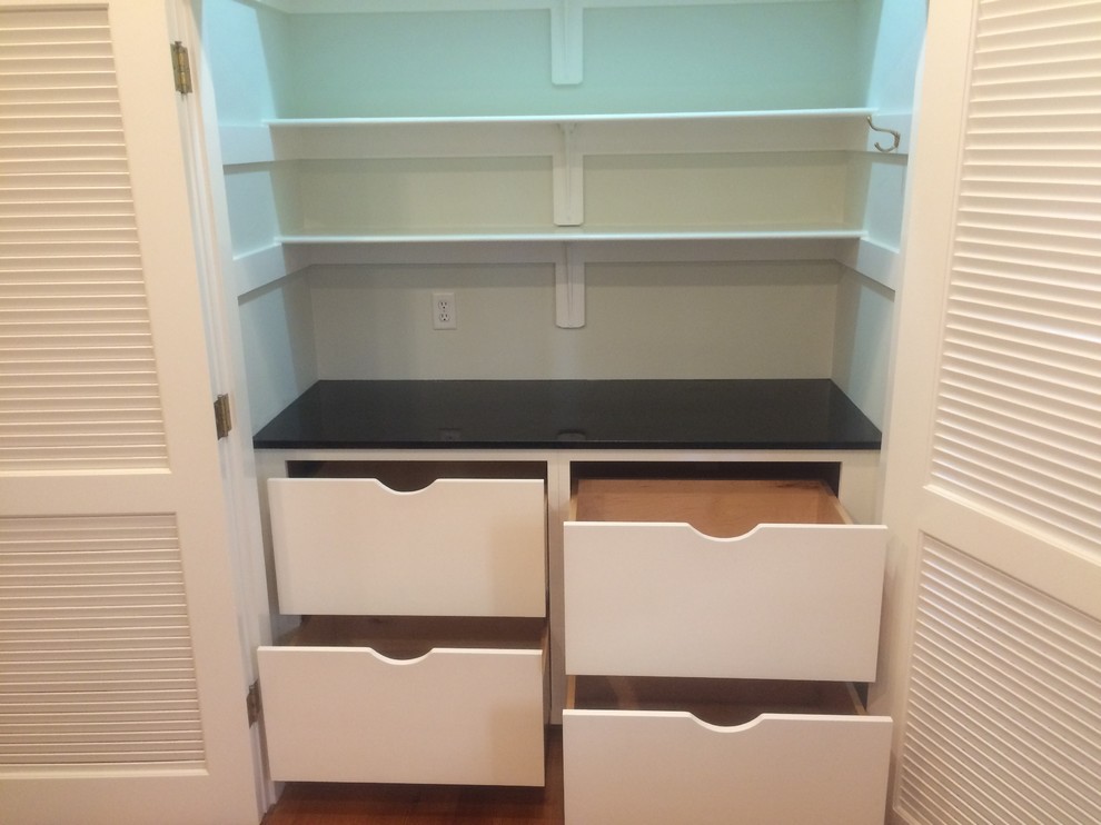 Kitchen - transitional kitchen idea