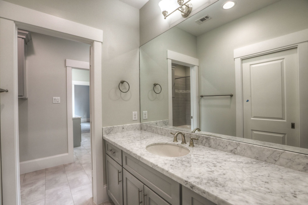 Bathroom - mid-sized transitional bathroom idea in Houston with shaker cabinets, an undermount sink, gray cabinets and a one-piece toilet