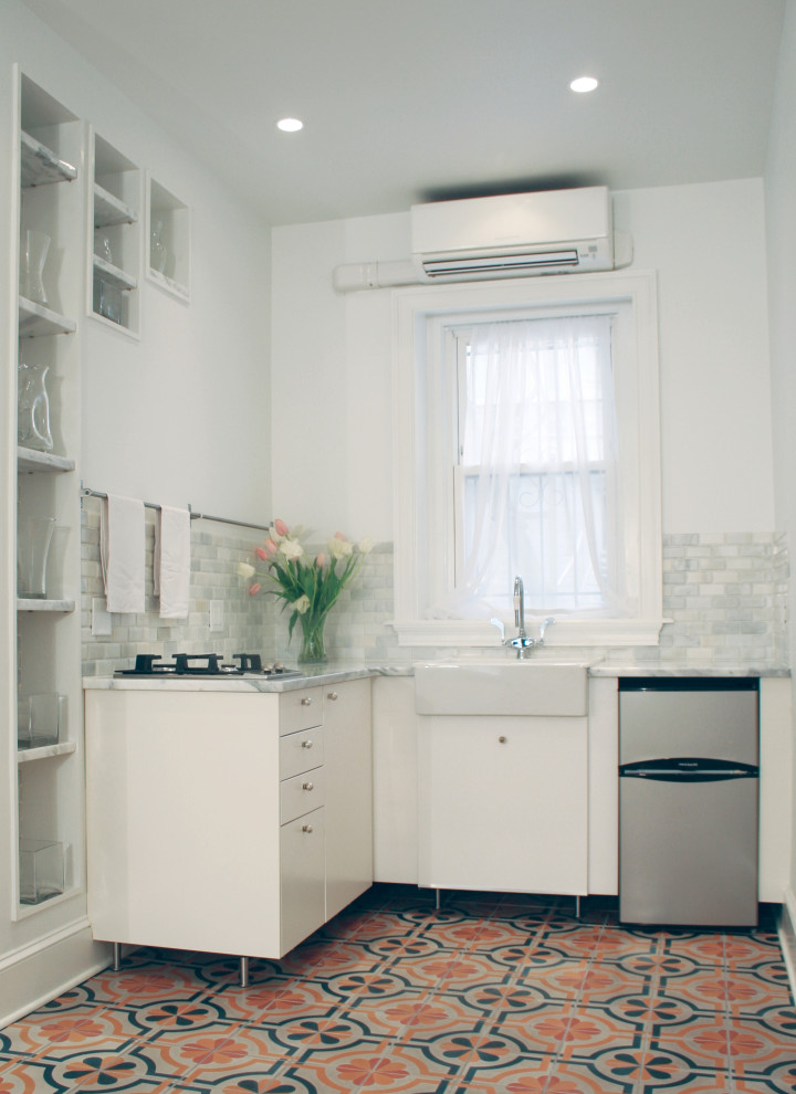 Inspiration for a small contemporary kitchen remodel