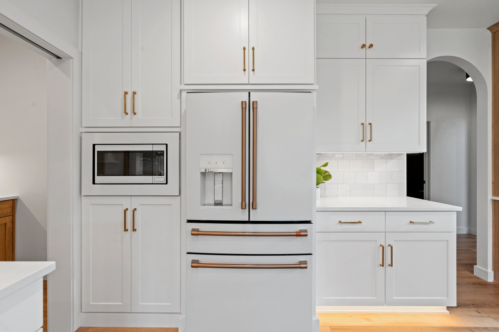 Kitchen - transitional kitchen idea