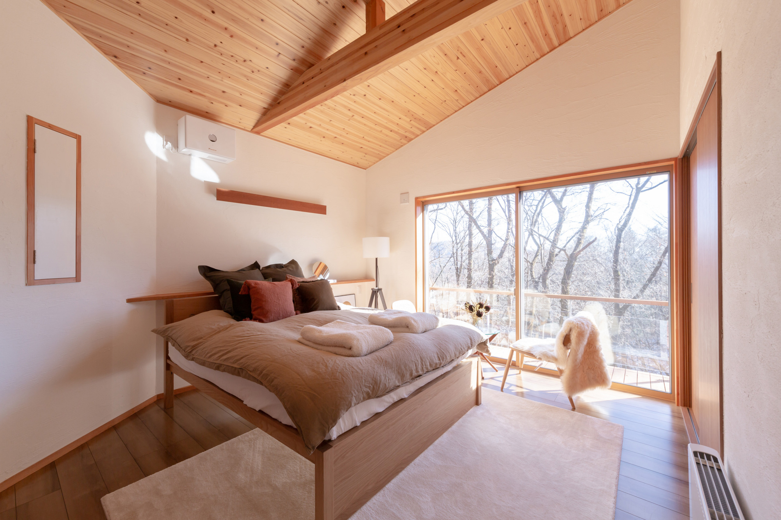 モダンスタイルのおしゃれな寝室のインテリア画像 75選 22年3月 Houzz ハウズ