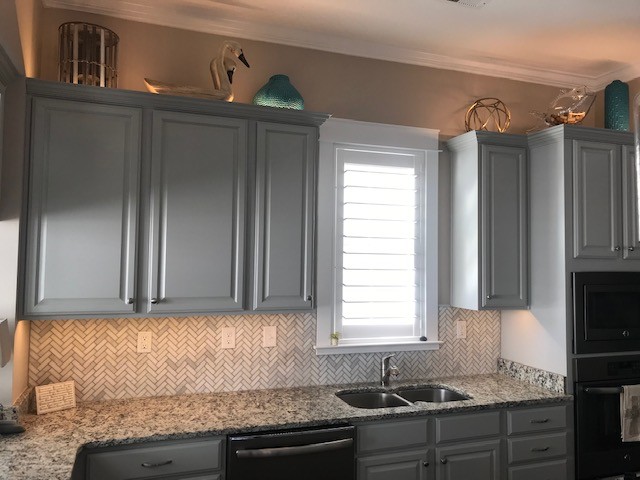 Mid-sized transitional u-shaped dark wood floor and gray floor kitchen pantry photo with an undermount sink, raised-panel cabinets, gray cabinets, granite countertops, white backsplash, marble backsplash, stainless steel appliances, an island and gray countertops