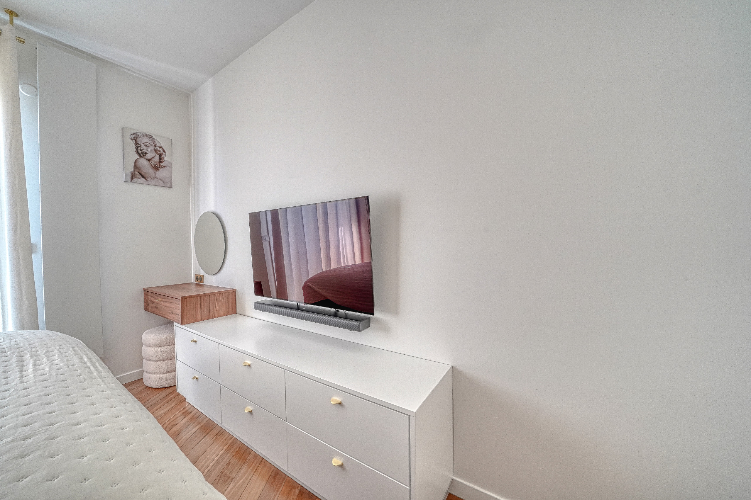 CHAMBRE PARENTALE – COIFFEUSE