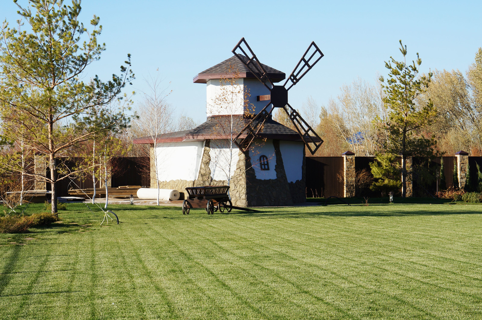 Интерьер загородного дома и ландшафт