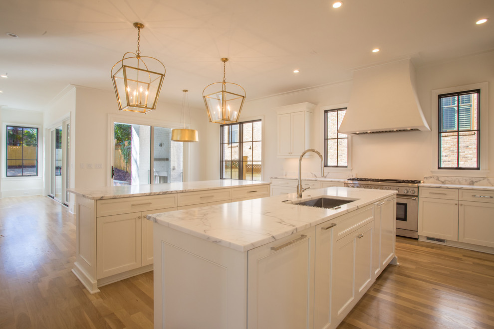 Kitchen - transitional kitchen idea in Atlanta